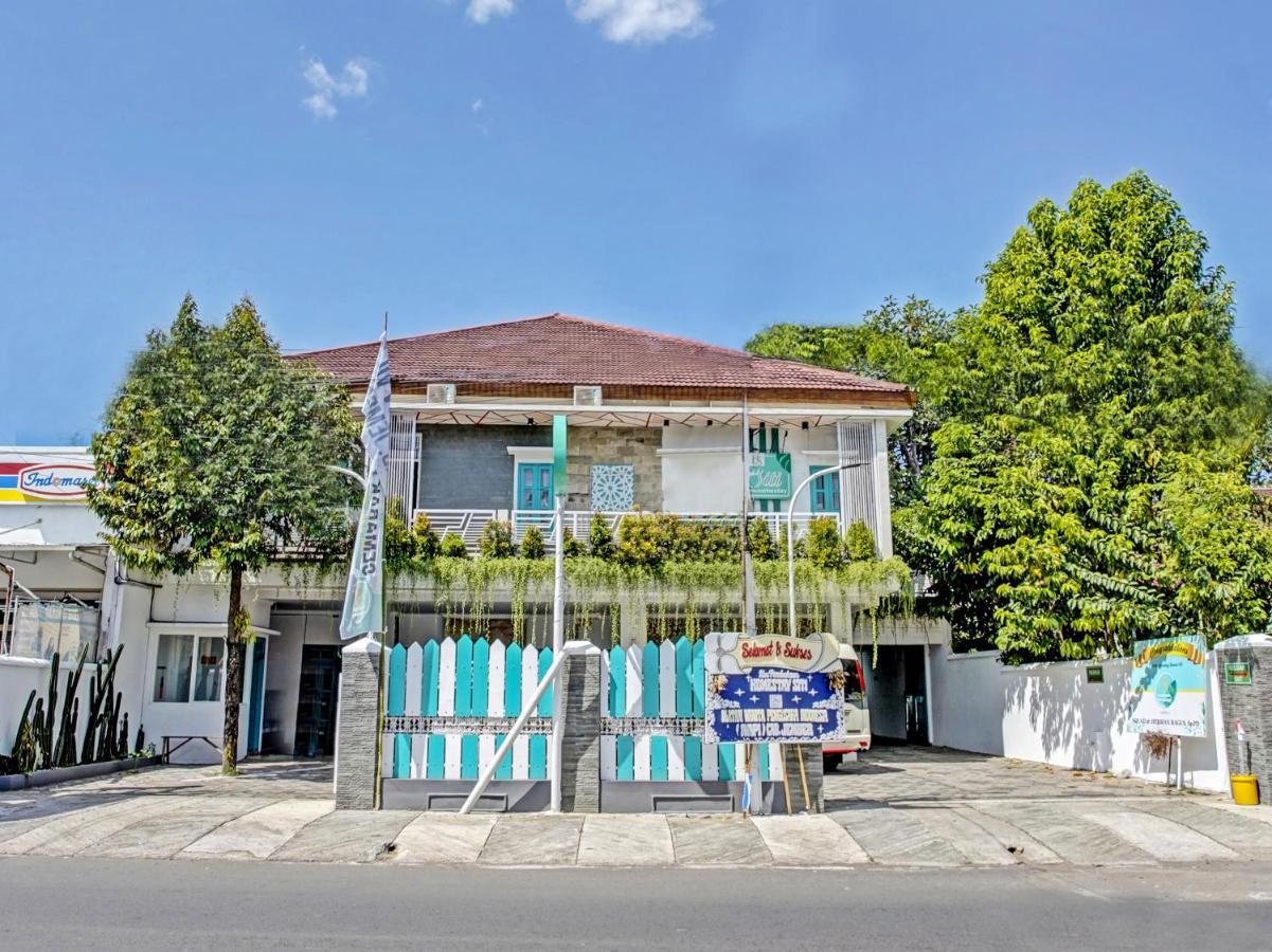 Capital O 91318 House Of Siti Boutique Homestay เจมเบอร์ ภายนอก รูปภาพ